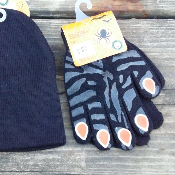 Hat and Gloves Kitty with Glow in the Dark - Picture 4 of 7